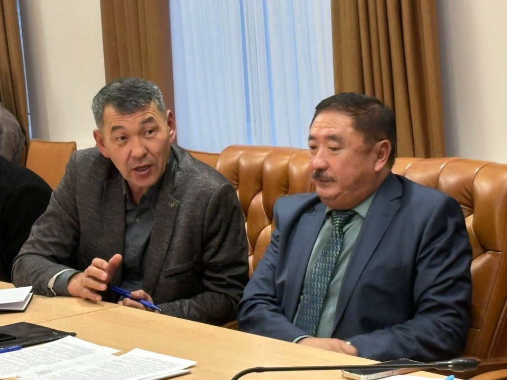 ҚАЗАҚСТАН ХАЛЫҚ КЕҢЕСІНІҢ ҚЫЗМЕТІ МЕН ӨҢІРДІҢ ӨЗЕКТІ МӘСЕЛЕЛЕРІ ТАЛҚЫЛАНДЫ — Фотосурет 5