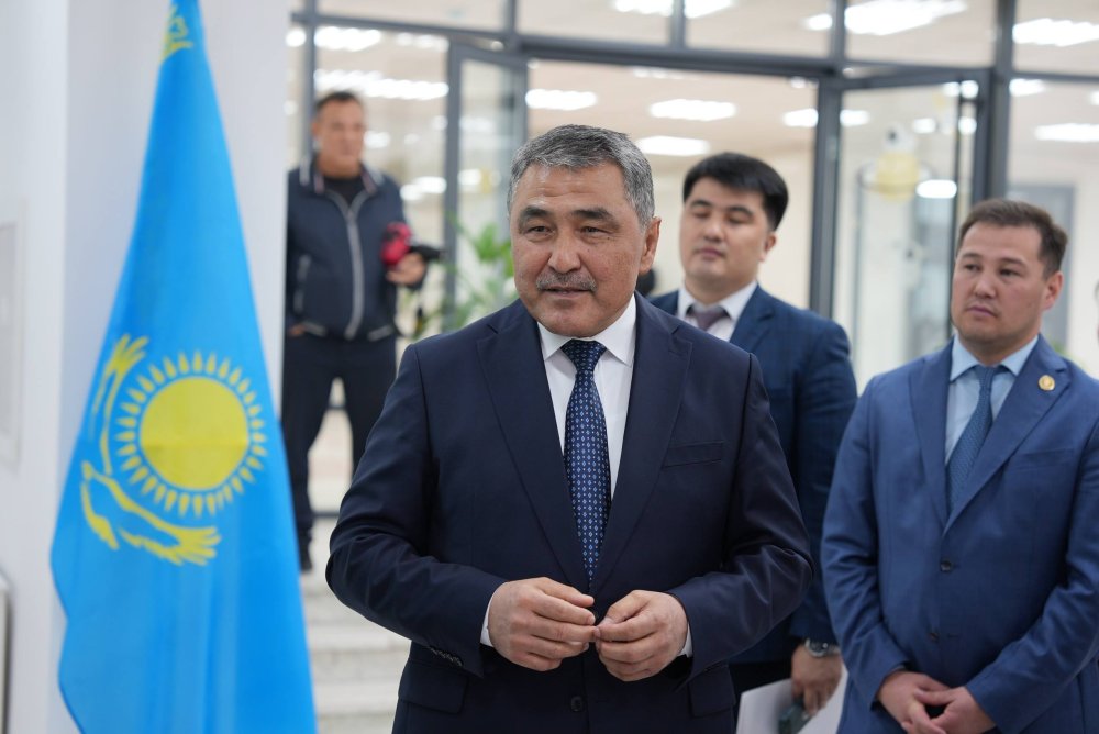 Су қауіпсіздігін қамтамасыз ету және гидрологиялық болжам жасау жүйесін дамыту: Су ресурстары және ирригация министрлігі мен әл-Фараби атындағы ҚазҰУ ынтымақтастық туралы құжаттарға қол қойды — Фотосурет 2