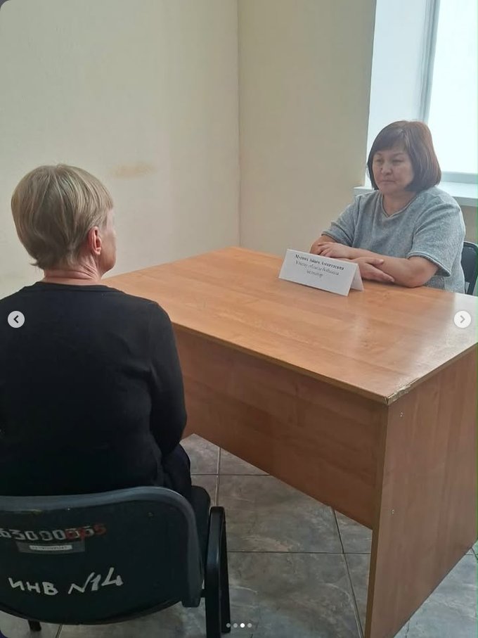 2026 жылғы 19 қазанда Ұлытау облысының Әділет департаменті халықтың конституциялық-құқықтық мәдениеті мен құқықтық сауаттылығын арттыру, Қазақстан Республикасы Конституциясының негізгі ережелерін түсіндіру, заңға құрметпен қарау мәдениетін қалыптастыру, сондай-ақ құқықтық түсіндіру және профилактикалық жұмыстарды жүйелі түрде ұйымдастыру мақсатында Жезқазған қаласы әкімдігінің «Қиын өмірлік жағдайға тап болған адамдарды әлеуметтендіру орталығы» КММ-де медиатордың қатысуымен «Әділет кеңес береді» акциясын өткізді. — Фотосурет 2