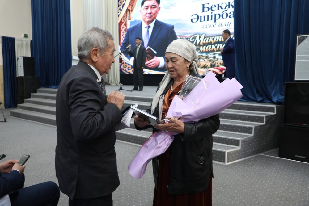 МАҚТААРАЛДА БЕКЖАН ӘШІРБАЕВТЫ ЕСКЕ АЛУҒА АРНАЛҒАН ӘДЕБИ КЕШ ӨТТІ — Фотосурет 15