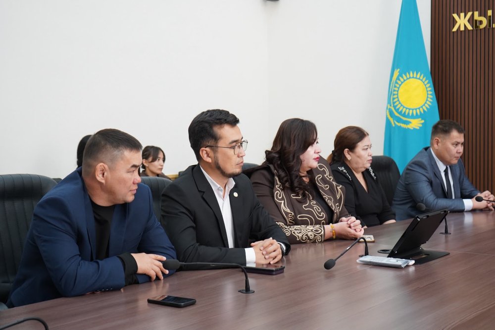 АУДАН ӘКІМІ МӘСЛИХАТ ДЕПУТАТТАРЫНА РИЗАШЫЛЫҒЫН БІЛДІРДІ — Фотосурет 3