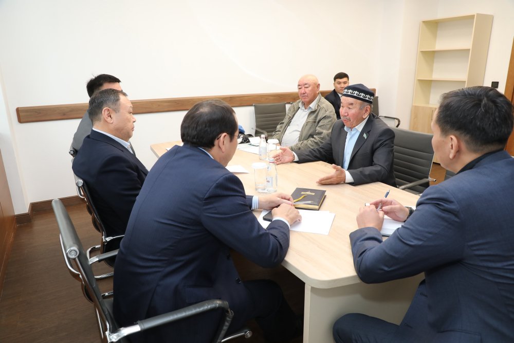 Алматы әкімінің орынбасары Абзал Нүкенов азаматтарды кезекті рет қабылдады — Фотосурет 2