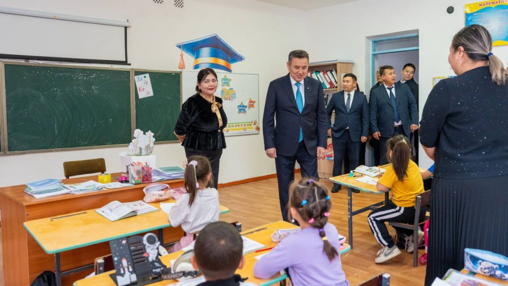 ШҚО әкімі Маралды ауылына қоныс аударған отбасылардың үйлеріне барды — Фотосурет 6