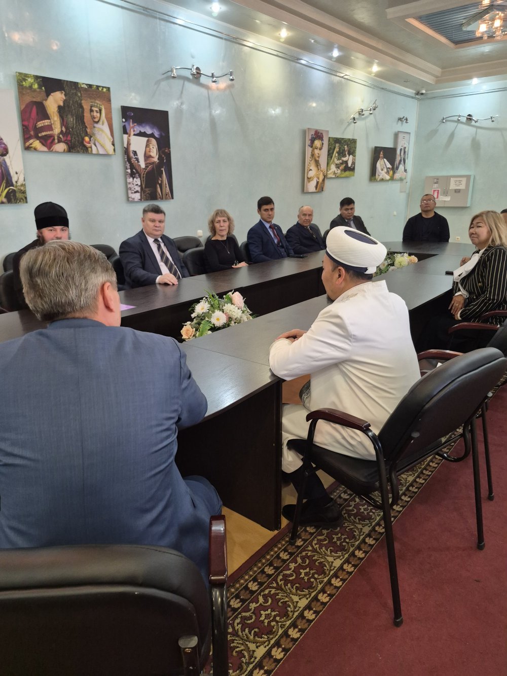 Қазақстан Республикасы Күні және Рухани келісім күніне арналған дөңгелек үстел — Фотосурет 6