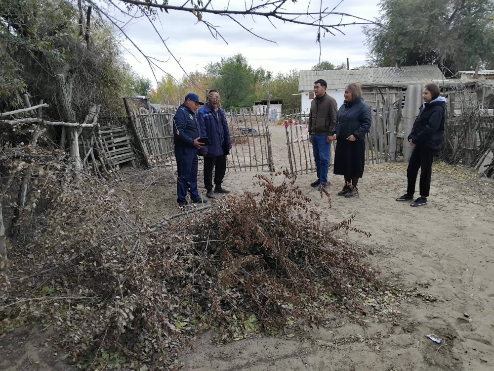 Қарашыған ауылдық округінде ауыл әкімі мен учаскелік полиция инспекторының қатысуымен «Заң мен тәртіп» қағидаты және «Таза Қазақстан» экологиялық акциясы аясында түсіндіру жұмыстары жүргізілді. — Фотосурет 2