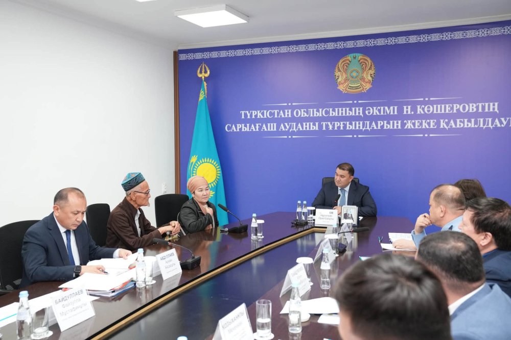 ОБЛЫС ӘКІМІ САРЫАҒАШ ТҰРҒЫНДАРЫН ЖЕКЕ ҚАБЫЛДАП, МӘСЕЛЕЛЕРІН ТЫҢДАДЫ — Фотосурет 6