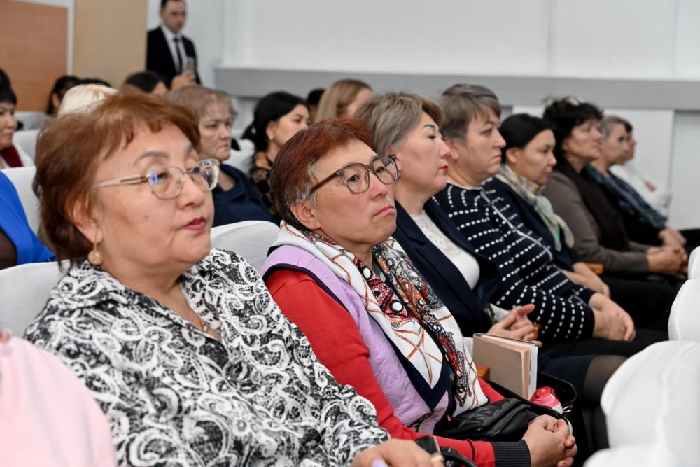 Облыс әкімі Бородулиха ауданының тұрғындарымен кездесті — Фотосурет 9