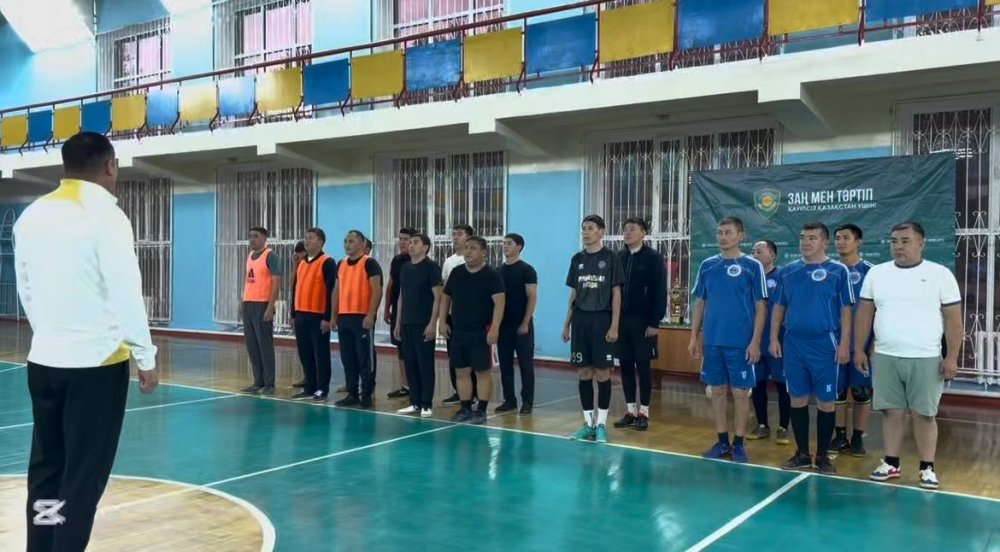 Текелі қаласының полицейлері Республика күнін футбол матчымен атап өтті — Фотосурет 1