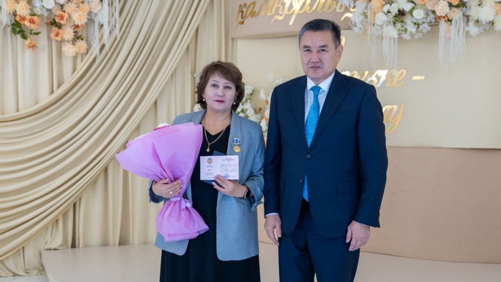 ШҚО-да әлеуметтік сала қызметкерлері марапатталды — Фотосурет 5