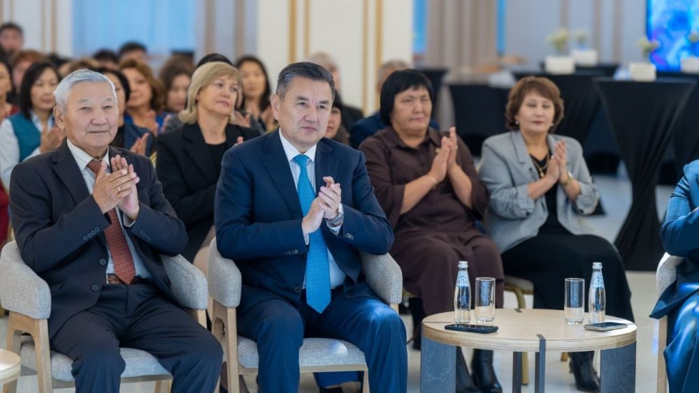 ШҚО-да әлеуметтік сала қызметкерлері марапатталды — Фотосурет 10