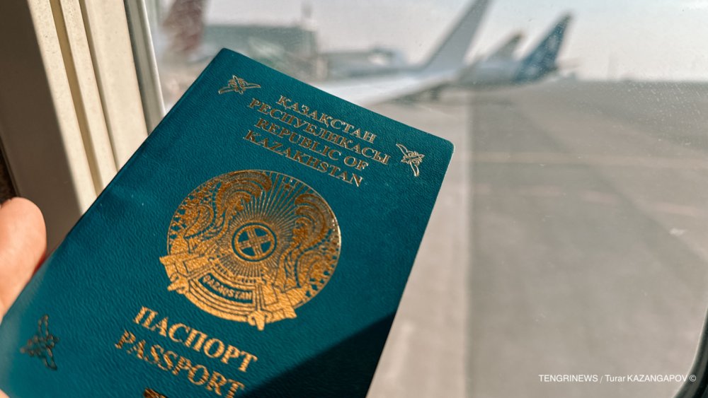 Салық берешегі туындаған күннен бастап үш айдан астам уақыт бойы өтелмеген және оның мөлшері 27 000 АЕК-тен асқан жағдайда Қазақстан Республикасынан шығуды уақытша шектеу
