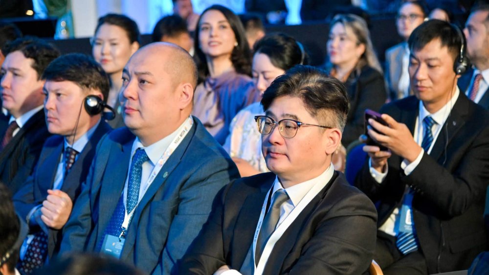 Олжас Бектенов Шымкентте өткен IX Kazakhstan Global Investment Roundtable іс-шарасына қатысты: жалпы құны $4,8 млрд болатын құжаттарға қол қойылды — Фотосурет 7