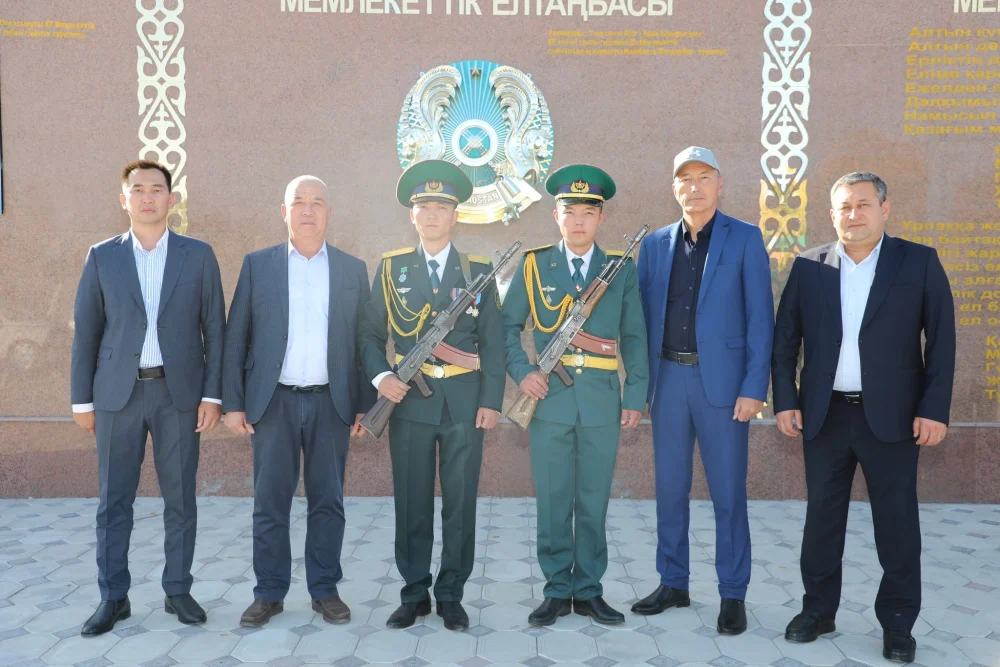 МАҚТААРАЛДА РЕСПУБЛИКА КҮНІНЕ ОРАЙ МЕМЛЕКЕТТІК ТУ КӨТЕРУ РӘСІМІ ӨТТІ — Фотосурет 11