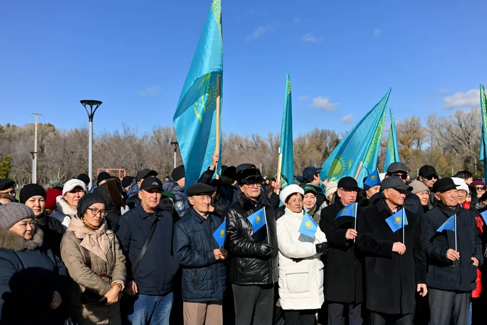 Абай облысында Республика күніне орай Мемлекеттік ту көтеру рәсімі өтті — Фотосурет 10