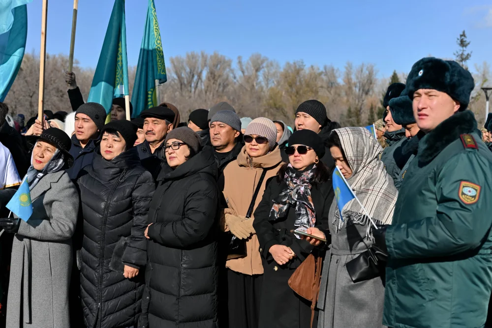 Абай облысында Республика күніне орай Мемлекеттік ту көтеру рәсімі өтті — Фотосурет 6