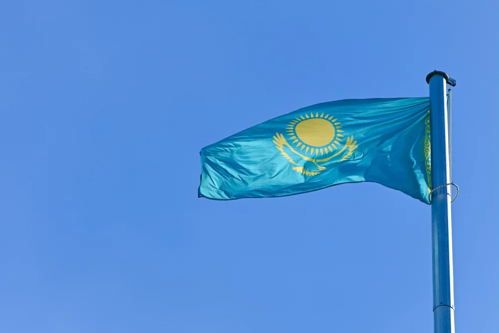 Абай облысында Республика күніне орай Мемлекеттік ту көтеру рәсімі өтті — Фотосурет 9