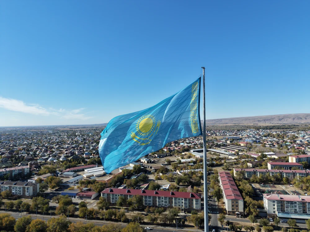 Жетісу облысында Республика күніне орай 43 ту тұғырында Мемлекеттік Ту көтерілді — Фотосурет 12