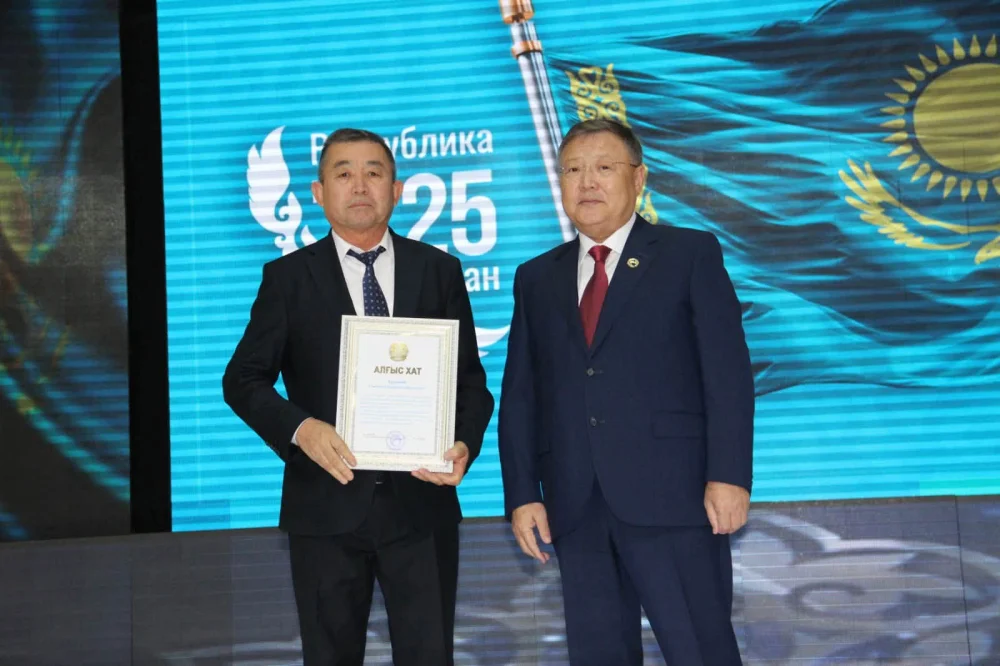 БӘЙДІБЕК: РЕСПУБЛИКА КҮНІНЕ ОРАЙ САЛТАНАТТЫ ЖИЫН ӨТТІ — Фотосурет 3