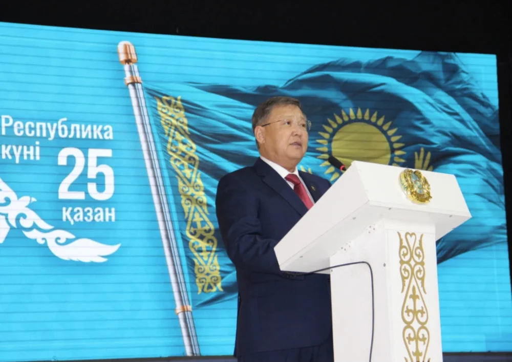 БӘЙДІБЕК: РЕСПУБЛИКА КҮНІНЕ ОРАЙ САЛТАНАТТЫ ЖИЫН ӨТТІ — Фотосурет 1