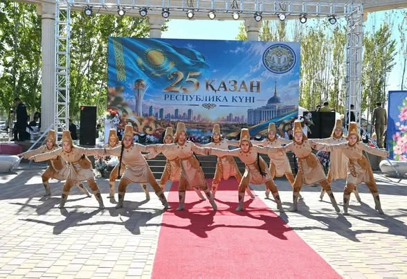 ЖЕТІСАЙДА ҰЛТТЫҚ МЕРЕКЕ ЖОҒАРЫ ДЕҢГЕЙДЕ АТАЛЫП ӨТТІ — Фотосурет 4