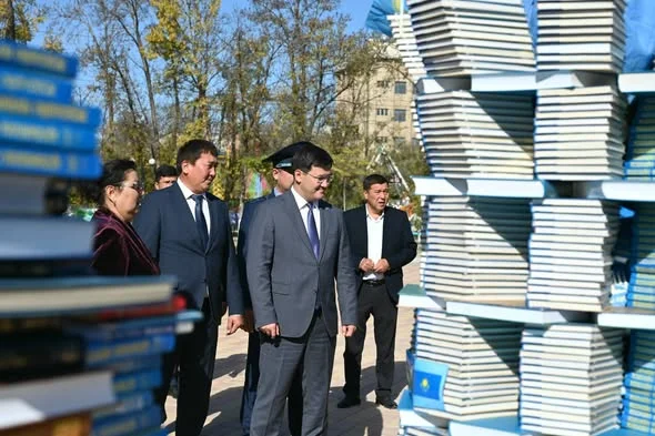 ЖЕТІСАЙДА ҰЛТТЫҚ МЕРЕКЕ ЖОҒАРЫ ДЕҢГЕЙДЕ АТАЛЫП ӨТТІ — Фотосурет 2