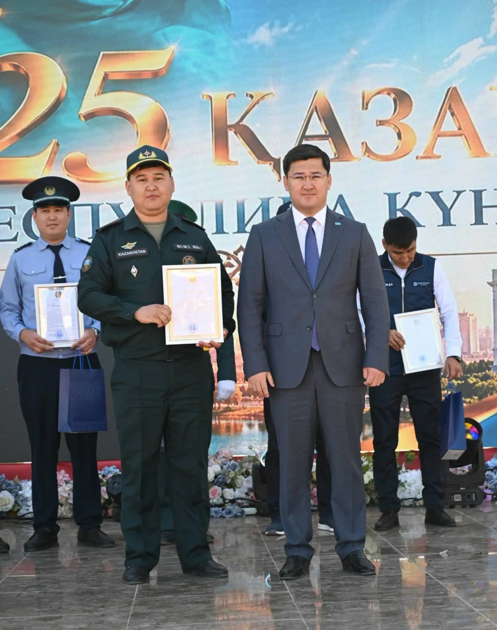 ЖЕТІСАЙДА ҰЛТТЫҚ МЕРЕКЕ ЖОҒАРЫ ДЕҢГЕЙДЕ АТАЛЫП ӨТТІ — Фотосурет 21
