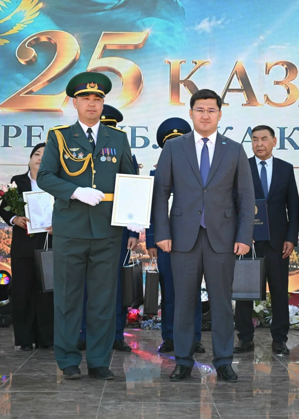 ЖЕТІСАЙДА ҰЛТТЫҚ МЕРЕКЕ ЖОҒАРЫ ДЕҢГЕЙДЕ АТАЛЫП ӨТТІ — Фотосурет 15