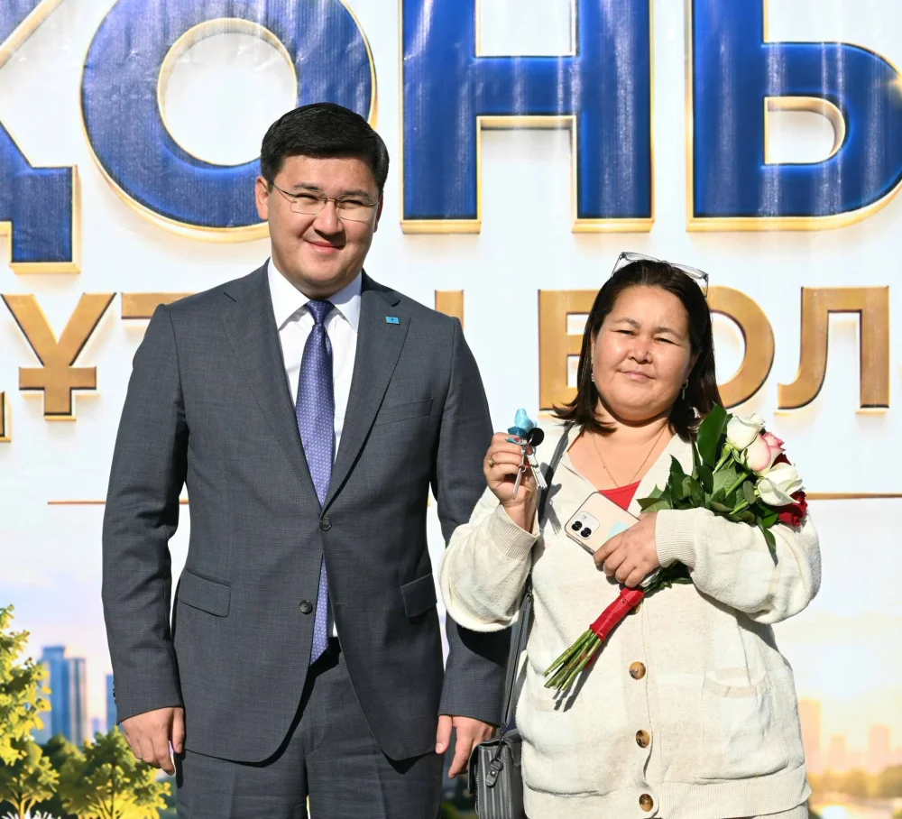МЕРЕКЕГЕ ТАРТУ: ЖЕТІСАЙЛЫҚ 20 ОТБАСЫНА БАСПАНА КІЛТІ ТАБЫСТАЛДЫ — Фотосурет 7