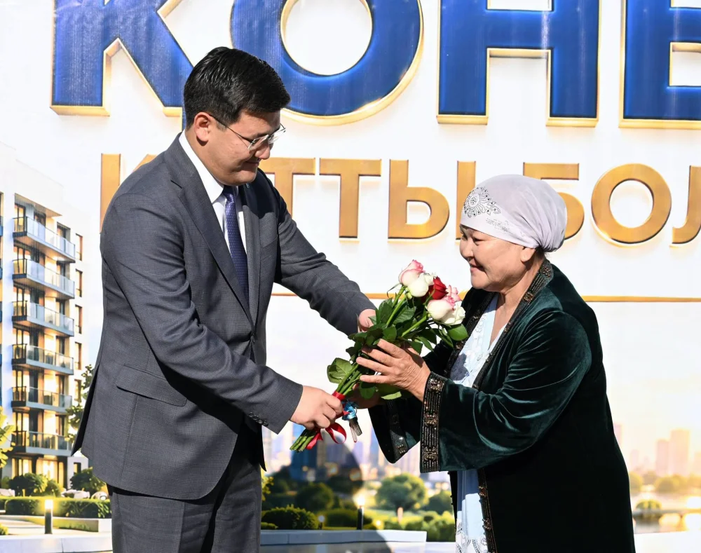 МЕРЕКЕГЕ ТАРТУ: ЖЕТІСАЙЛЫҚ 20 ОТБАСЫНА БАСПАНА КІЛТІ ТАБЫСТАЛДЫ — Фотосурет 11