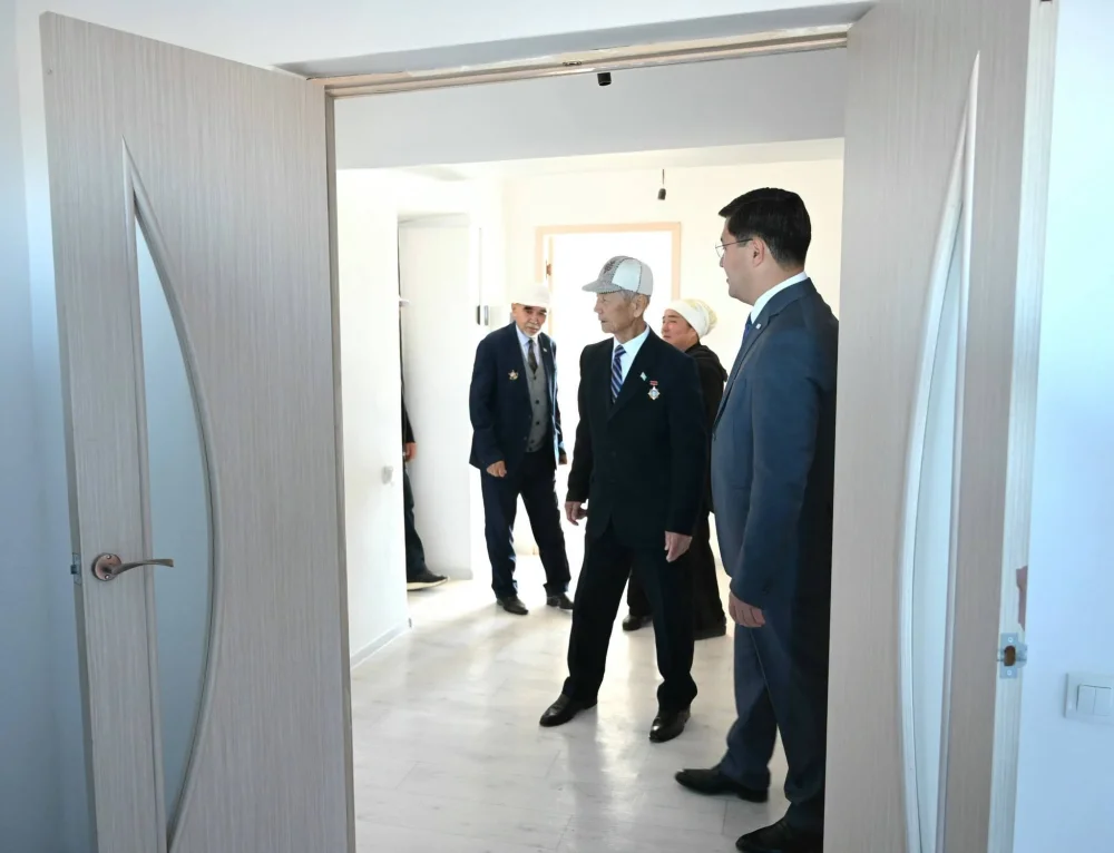 МЕРЕКЕГЕ ТАРТУ: ЖЕТІСАЙЛЫҚ 20 ОТБАСЫНА БАСПАНА КІЛТІ ТАБЫСТАЛДЫ — Фотосурет 18