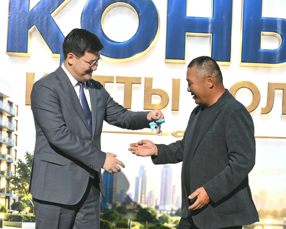 МЕРЕКЕГЕ ТАРТУ: ЖЕТІСАЙЛЫҚ 20 ОТБАСЫНА БАСПАНА КІЛТІ ТАБЫСТАЛДЫ — Фотосурет 13