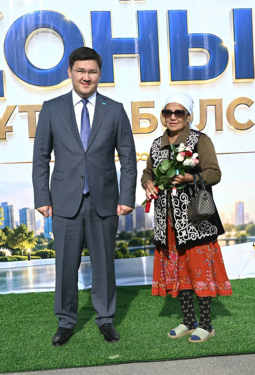 МЕРЕКЕГЕ ТАРТУ: ЖЕТІСАЙЛЫҚ 20 ОТБАСЫНА БАСПАНА КІЛТІ ТАБЫСТАЛДЫ — Фотосурет 15