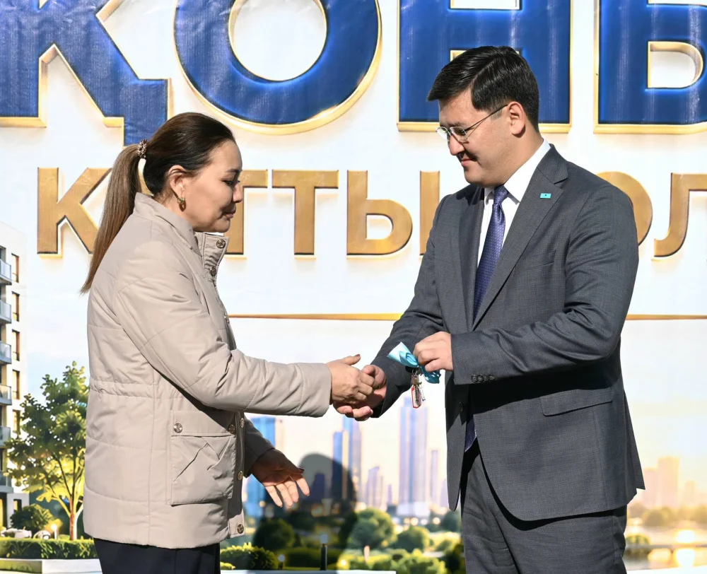 МЕРЕКЕГЕ ТАРТУ: ЖЕТІСАЙЛЫҚ 20 ОТБАСЫНА БАСПАНА КІЛТІ ТАБЫСТАЛДЫ — Фотосурет 8