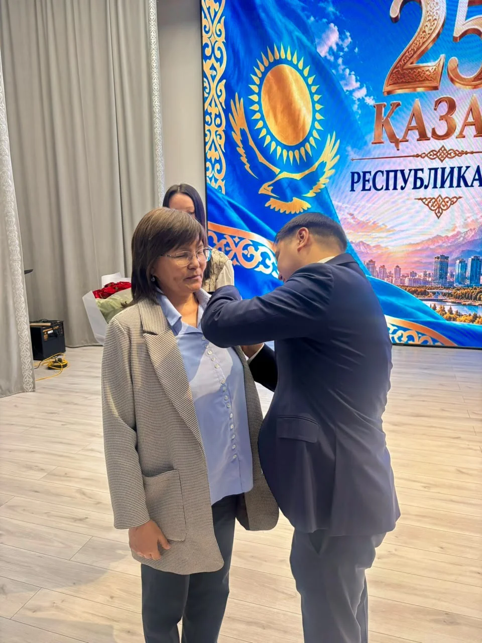 Үлкен Нарын ауданында Республика күніне арналған «Қастерлі Отан – Қазақстан!» атты салтанатты жиын мен концерт өтті. — Фотосурет 19