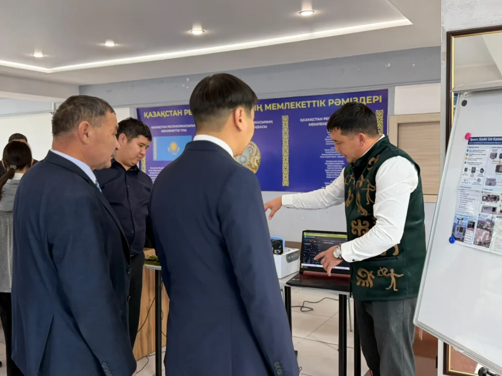 Үлкен Нарын ауданында Республика күніне арналған «Қастерлі Отан – Қазақстан!» атты салтанатты жиын мен концерт өтті. — Фотосурет 25