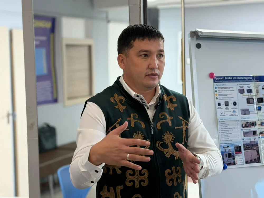 Үлкен Нарын ауданында Республика күніне арналған «Қастерлі Отан – Қазақстан!» атты салтанатты жиын мен концерт өтті. — Фотосурет 24