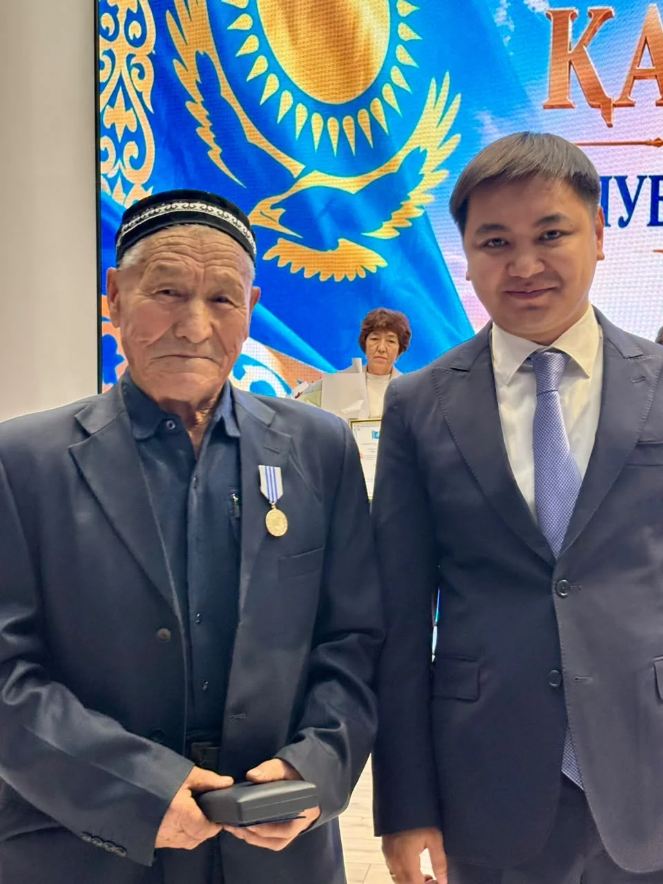 Үлкен Нарын ауданында Республика күніне арналған «Қастерлі Отан – Қазақстан!» атты салтанатты жиын мен концерт өтті. — Фотосурет 21