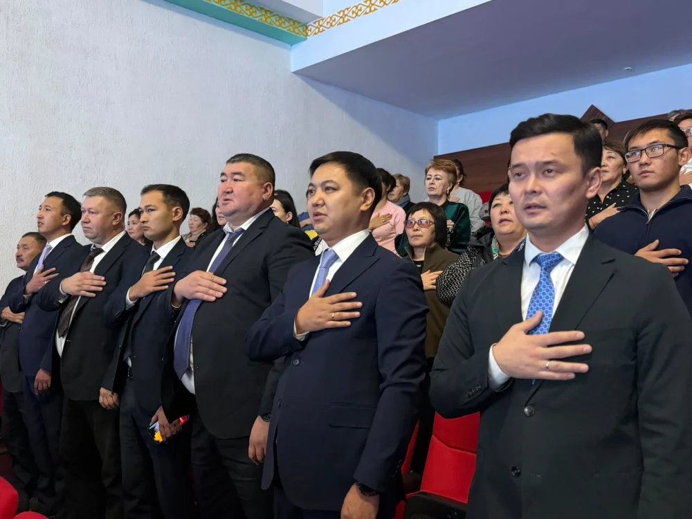 Үлкен Нарын ауданында Республика күніне арналған «Қастерлі Отан – Қазақстан!» атты салтанатты жиын мен концерт өтті. — Фотосурет 14