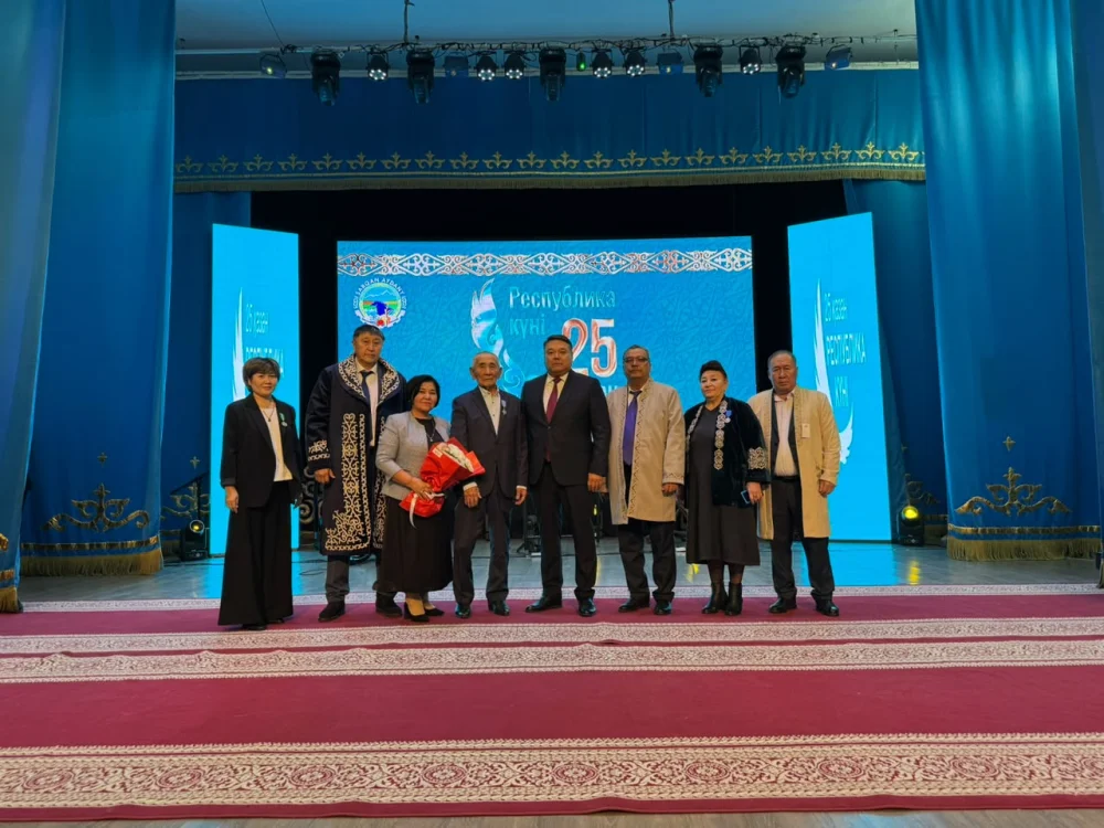 25 қазан – Республика күніне орай Сарқан аудандық мәдениет үйінде салтанатты мерекелік кеш өтті.
