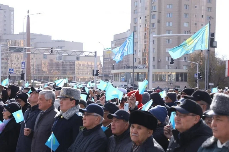 Қарағандыда Республика күніне орай Мемлекеттік Ту көтерілді
