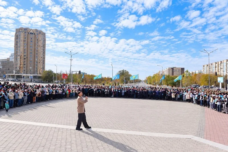Қарағандыда Республика күніне орай Мемлекеттік Ту көтерілді