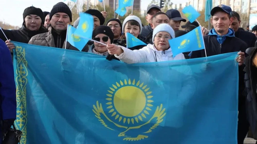 Қарағандыда Республика күніне орай Мемлекеттік Ту көтерілді