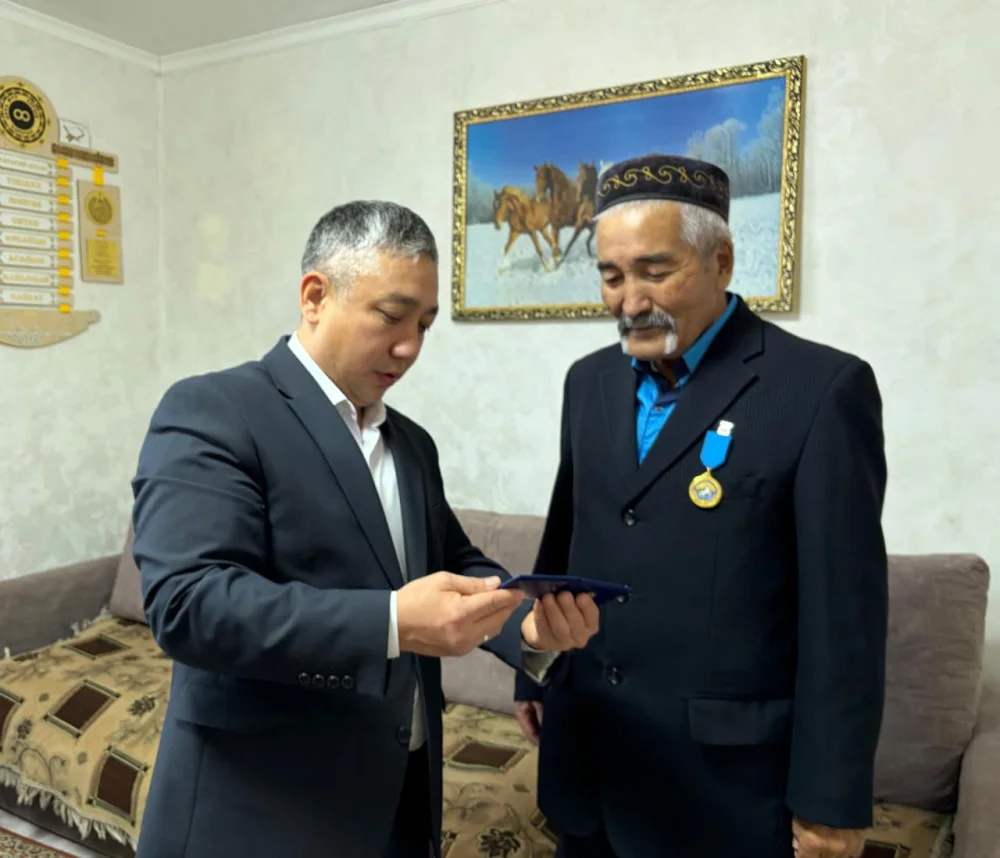 Қайрат Асаиновқа «Сандықтау ауданының Құрметті азаматы» атағы берілді — Фотосурет 2