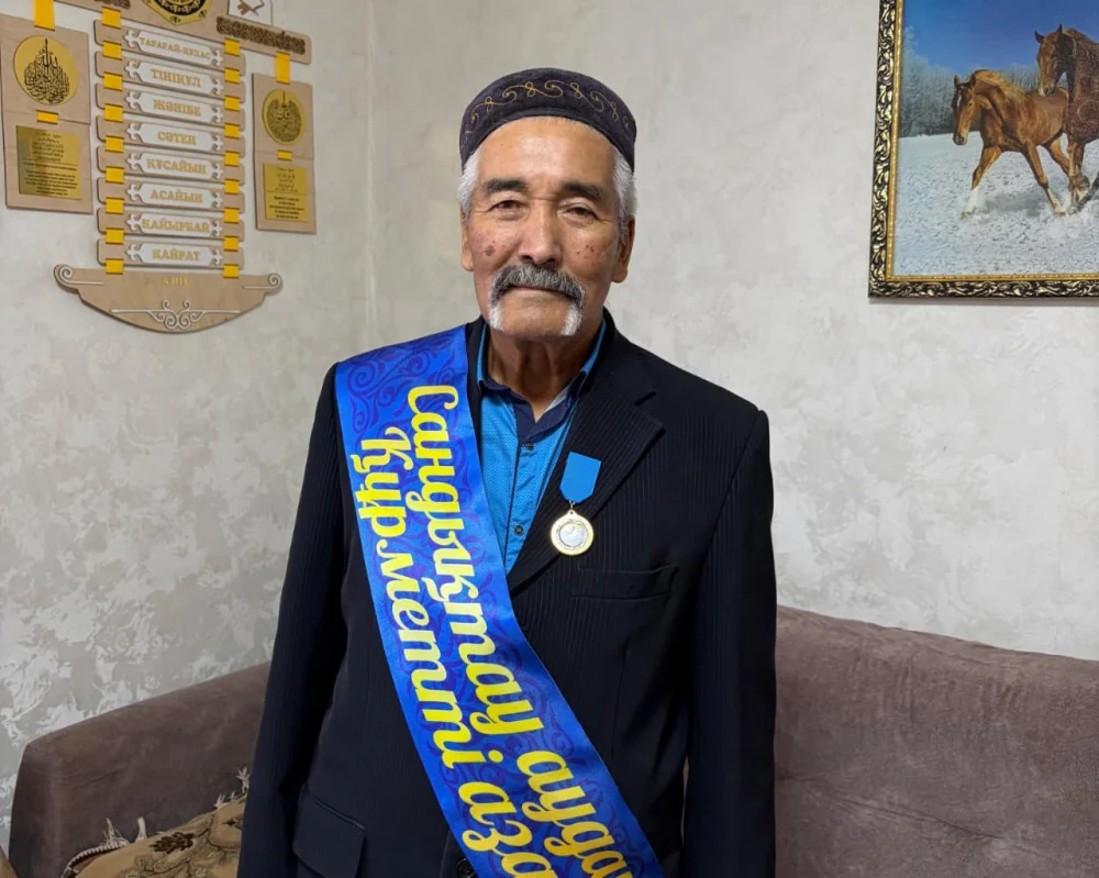 Қайрат Асаиновқа «Сандықтау ауданының Құрметті азаматы» атағы берілді — Фотосурет 1