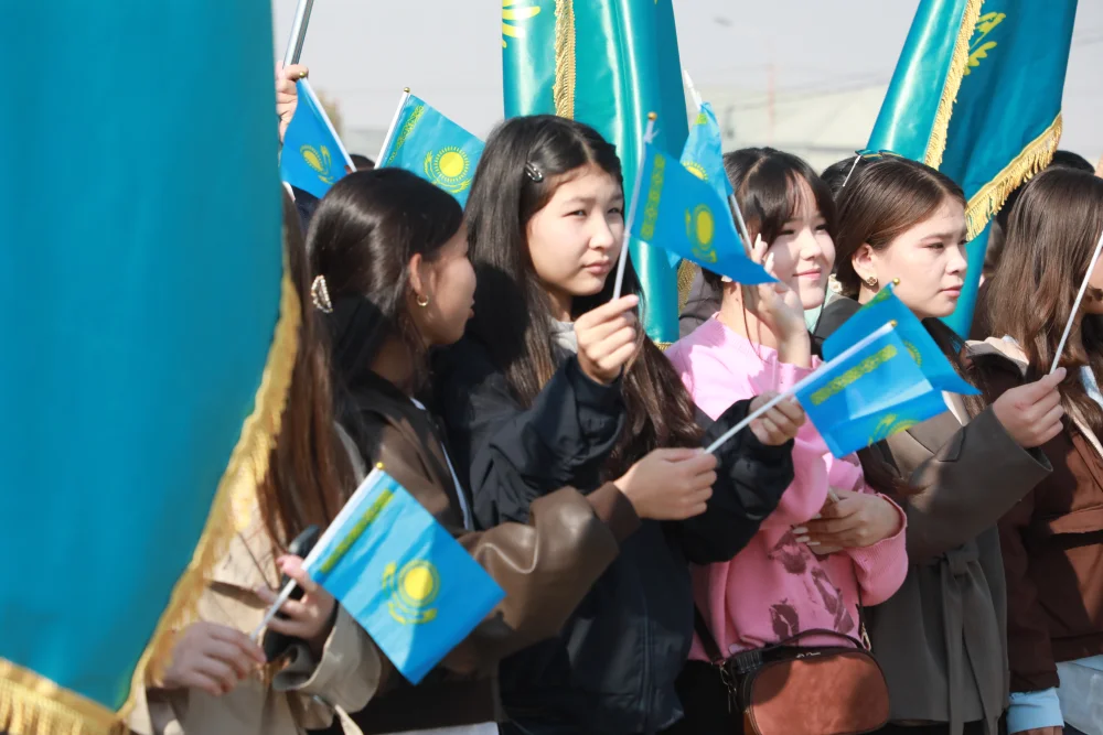 АУДАНДА РЕСПУБЛИКА КҮНІНЕ ОРАЙ МЕМЛЕКЕТТІК ТУ КӨТЕРУ РӘСІМІ ӨТТІ — Фотосурет 11