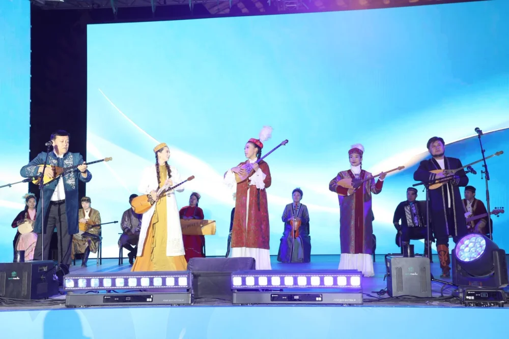 Алматыда Республика күніне орай мерекелік концерт өтті — Фотосурет 7