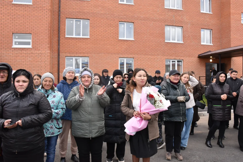 Республика күні қарсаңында Шортанды ауданында 36 пәтерлі тұрғын үйдің кілттері табысталды — Фотосурет 3