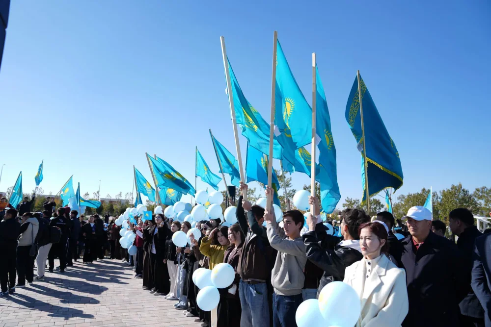 ТҮРКІСТАН ОБЛЫСЫНДА КӨК ТУ КӨККЕ КӨТЕРІЛІП, КӨК БАЙРАҚҚА ҚҰРМЕТ КӨРСЕТІЛДІ — Фотосурет 5