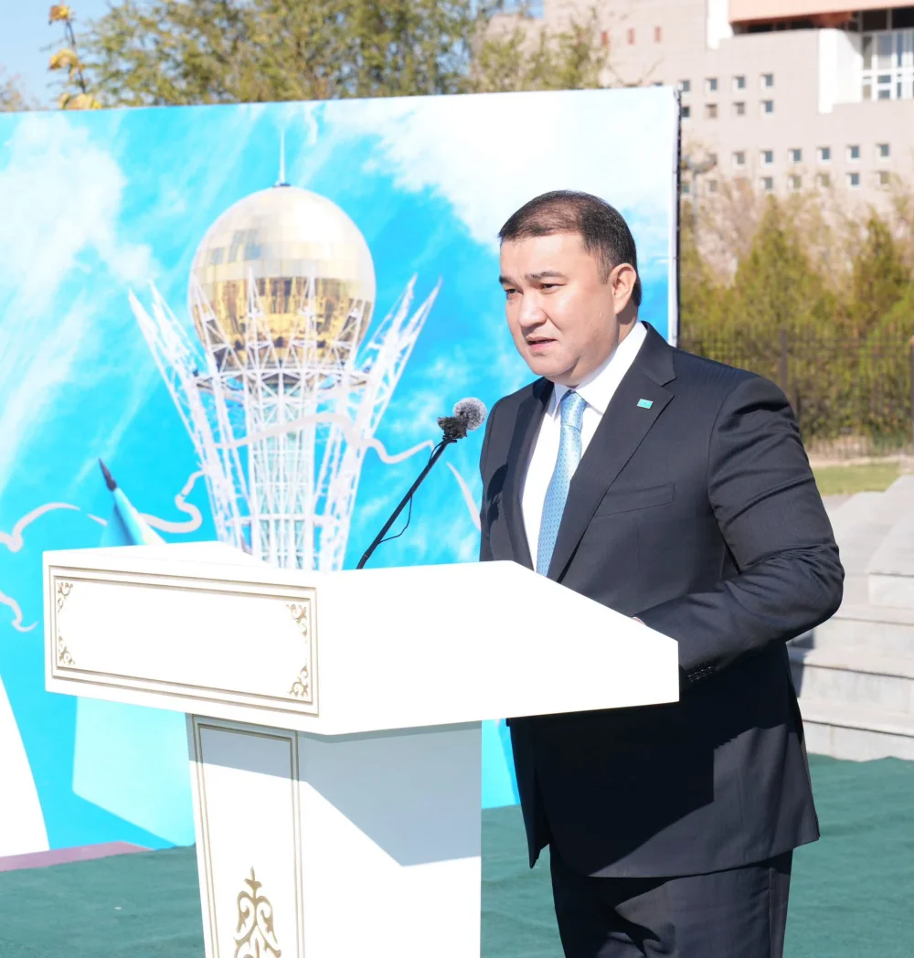 ТҮРКІСТАН ОБЛЫСЫНДА КӨК ТУ КӨККЕ КӨТЕРІЛІП, КӨК БАЙРАҚҚА ҚҰРМЕТ КӨРСЕТІЛДІ — Фотосурет 4