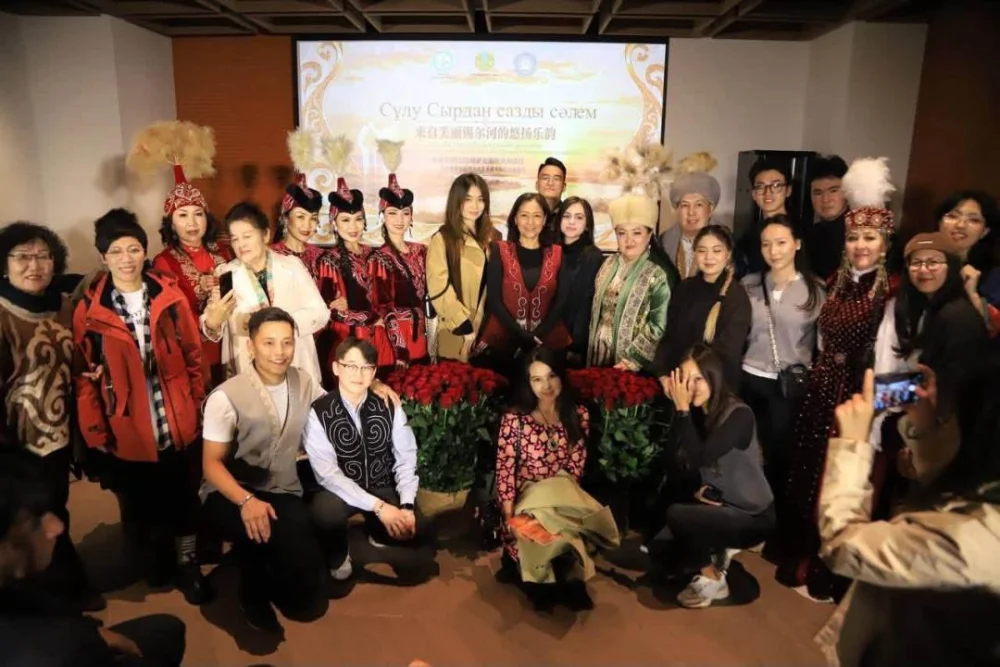 «Сұлу сырдан сазды сәлем»: Бейжің аспанында қазақ әні қалықтады — Фотосурет 10